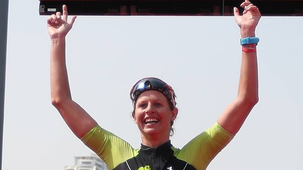 Imogen Simmonds (hier 2021 in Dubai) gewinnt an der Ironman 70.3-WM im finnischen Lahti die Bronzemedaille