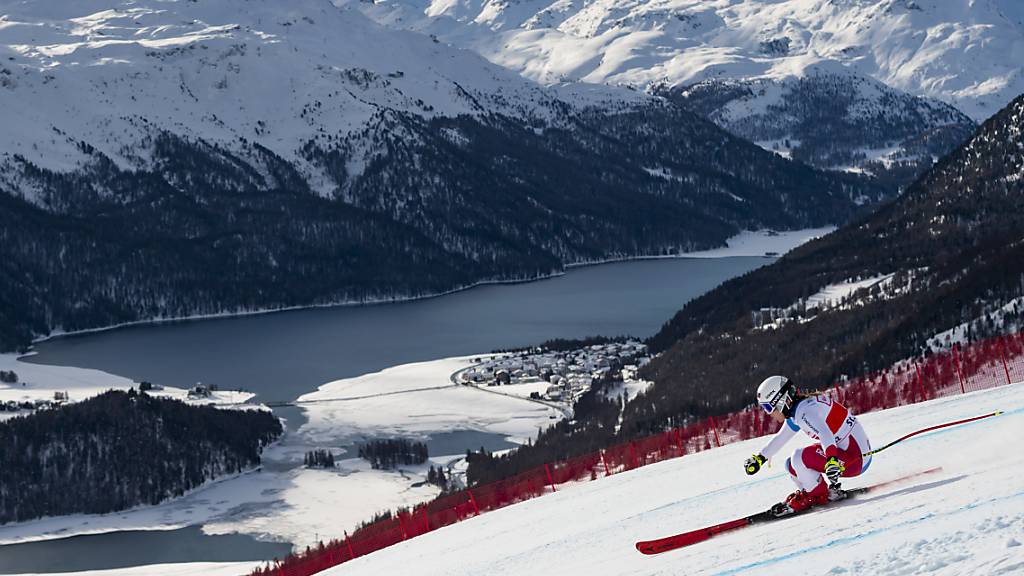 Joana Hählen im Dezember 2019 beim Weltcup-Super-G in St. Moritz in voller Fahrt