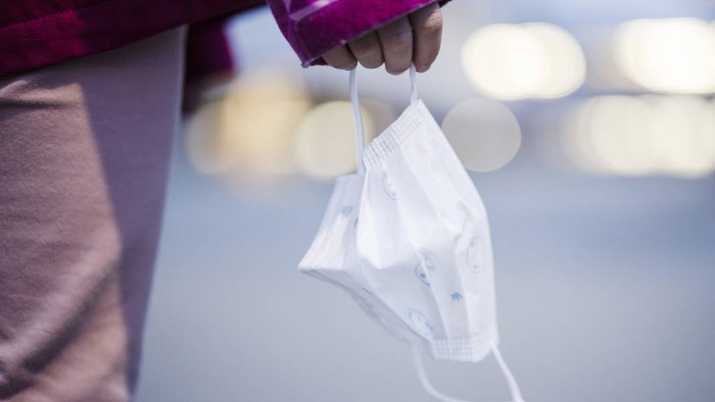 Während der Maskentragpflicht haben Walliser Eltern ihr Kind nicht zur Schule geschickt. (Symbolbild)