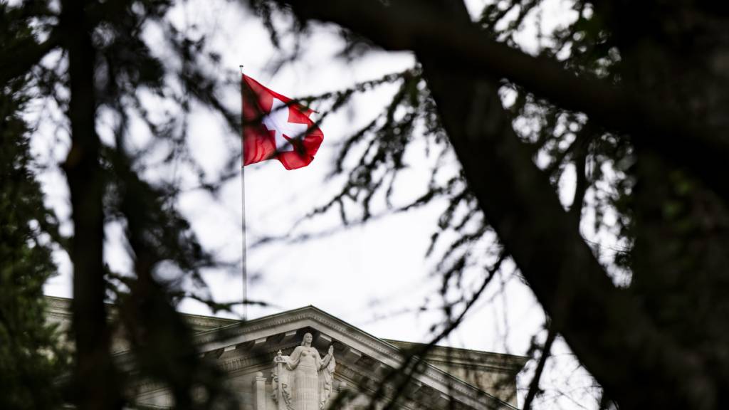 Das Bundesgericht bestätigt die Fluchtgefahr bei einem erstinstanzlich verurteilten Mann. (Archivbild)