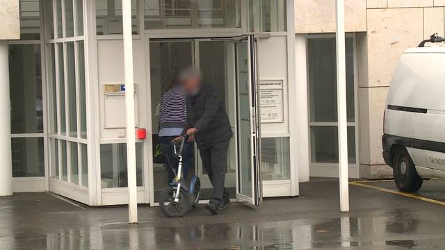 Vater versuchte angeblich seine Tochter aus dem Fenster zu werfen