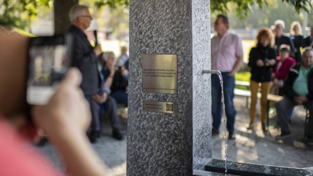2019 fand auf der Kreuzbleiche in St. Gallen unter Anteilnahme von Betroffenen ein kantonaler Gedenkanlass statt, bei dem ein Brunnen als Erinnerung fürsorgerischer Zwangsmassnahmen eingeweiht wurde. (Archivbild)