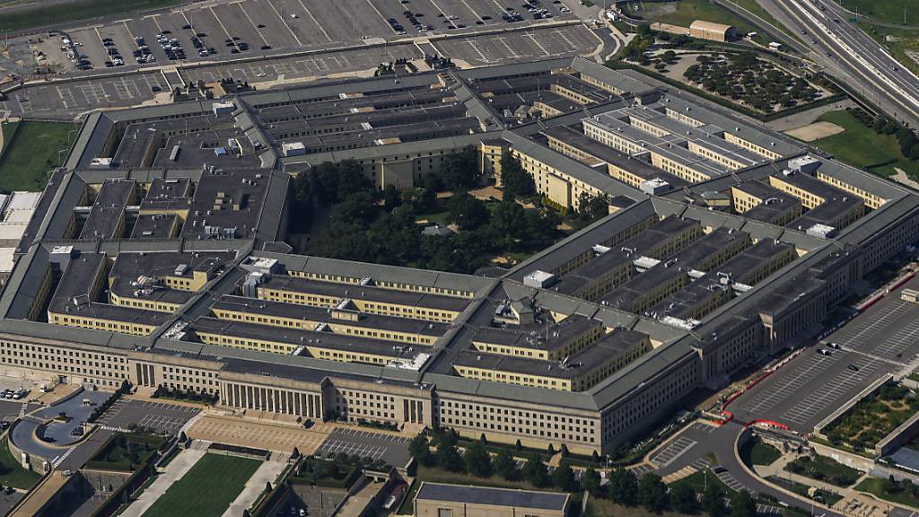 ARCHIV - «Die USA suchen keinen Konflikt (...), aber diese vom Iran unterstützen Angriffe auf US-Militär sind inakzeptabel und müssen aufhören», heißt es aus dem Pentagon (im Bild). Foto: Carolyn Kaster/AP/dpa