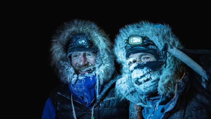 Extremsportler überqueren Nordpolarmeer auf Skiern
