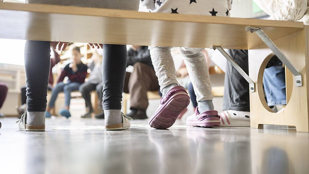 Blick in ein Basler Schulzimmer: In Goldau SZ beginnen so viele Menschen eine Lehrerausbildung wie noch nie. (Archivaufnahme)