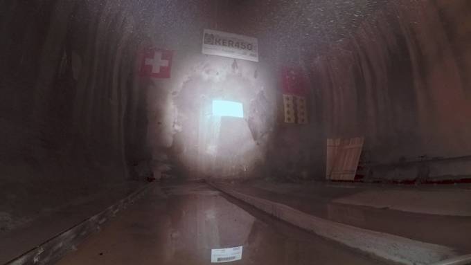 Durchstich beim Kerenzerbergtunnel