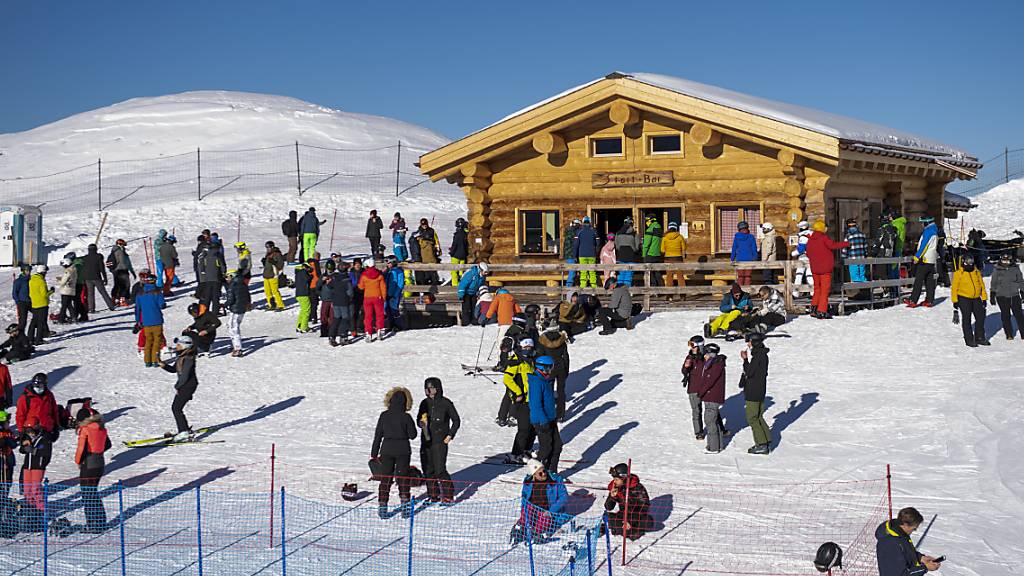 Damit das Lauberhornrennen am kommenden Wochenende durchgeführt werden kann, wird spätestens ab Dienstag das Skigebiet Seite Wengen – Kleine Scheidegg – Lauberhorn für sämtliche «private» Skifahrende geschlossen. (Archivbild)