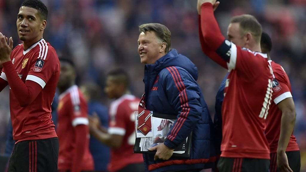 Wayne Rooney (rechts) und Trainer Louis van Gaal sind mit Manchester United wieder auf Kurs