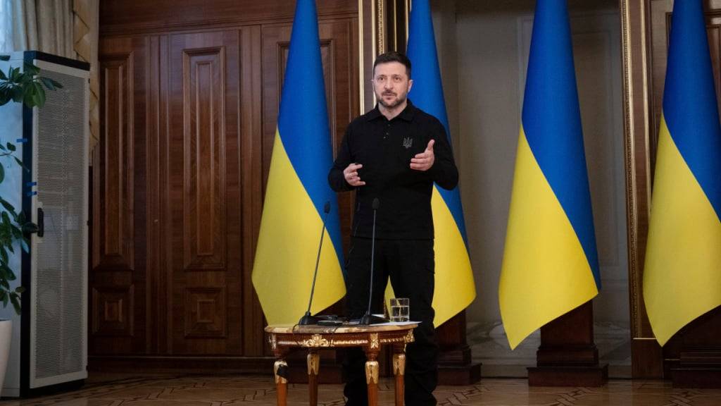 ARCHIV - Der ukrainische Präsident Wolodymyr Selenskyj spricht auf einer Pressekonferenz. Foto: Efrem Lukatsky/AP/dpa/Archivbild