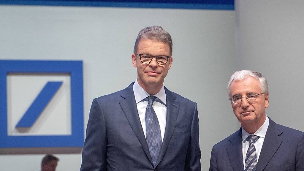Verwaltungsratspräsident der Deutschen Bank, Paul Achleitner, (rechts) und Deutsche-Bank-Konzernchef Christian Sewing (links) können das Ruder bei dem strauchelnden Geldinstitut nicht herumreissen.
