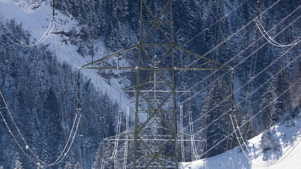 In der Schweiz sollte im kommenden Winter der Strom nicht knapp werden. Laut der Aufsichtsstelle des Bundes gibt es aber sowohl kurz- als auch langfristig weiterhin Risiken, die eine Reserve notwendig machen. (Themenbild)