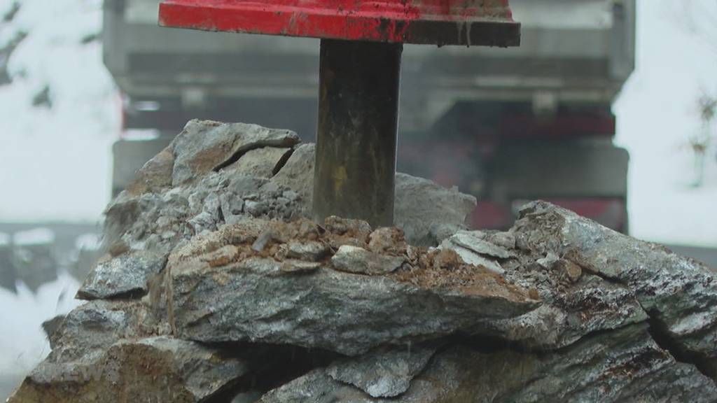 200 Kubik Felsen stürzten auf die Strasse