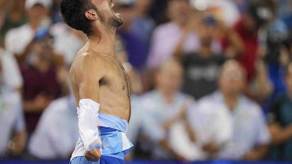 Novak Djokovic riss sich nach dem Finalsieg in Cincinnati das T-Shirt vom Körper