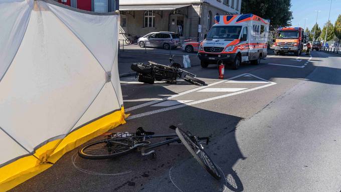 Velofahrer stirbt bei Unfall auf Bahnhofstrasse