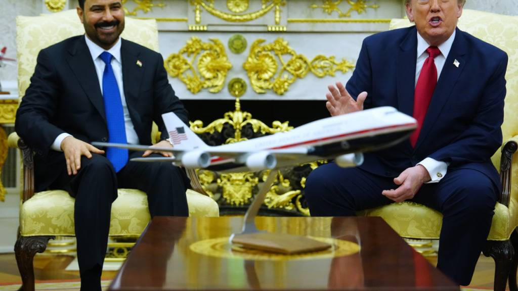 ARCHIV - US-Präsident Donald Trump trifft den irakischen Ministerpräsidenten Ali al-Zaidi im Oval Office des Weißen Hauses. Foto: Julia Demaree Nikhinson/AP/dpa/Archivbild