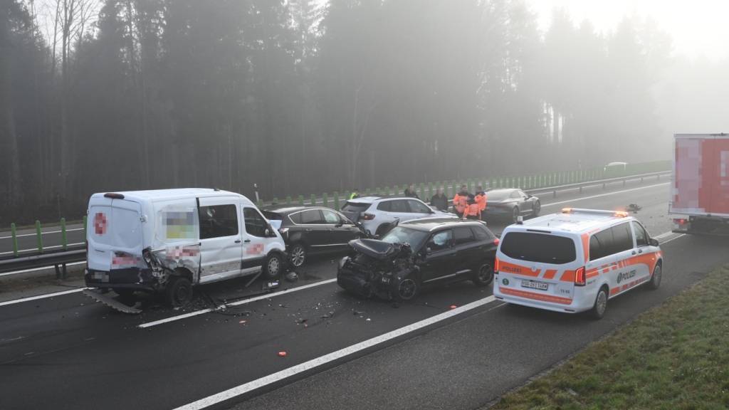 Am Unfall auf der Autobahn A1 waren sechs Fahrzeuge beteiligt.