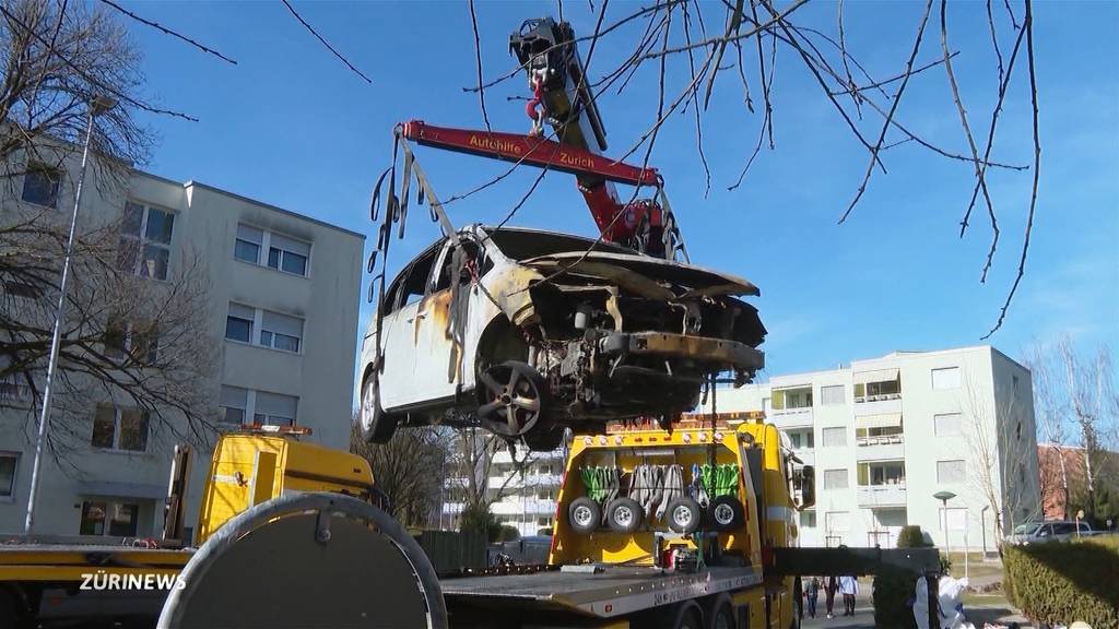 Brand in einer Tiefgarage in Embrach verursacht riesigen Sachschaden