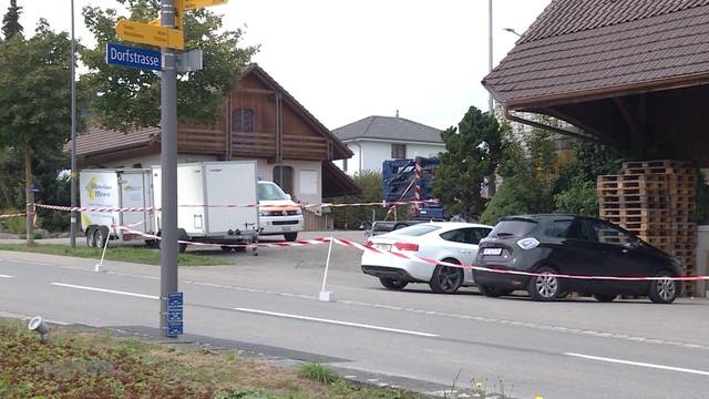 Sondereinheit belagert leeres Haus in Finsterhennen