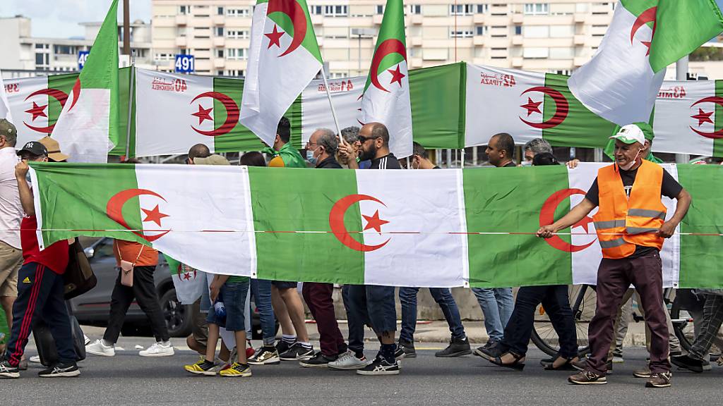 Die Demonstrierenden forderten in Genf die Freilassung der politischen Gefangenen in Algerien.