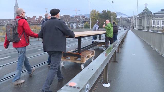 Was ist 7 Meter lang und wiegt 600 Kilo?