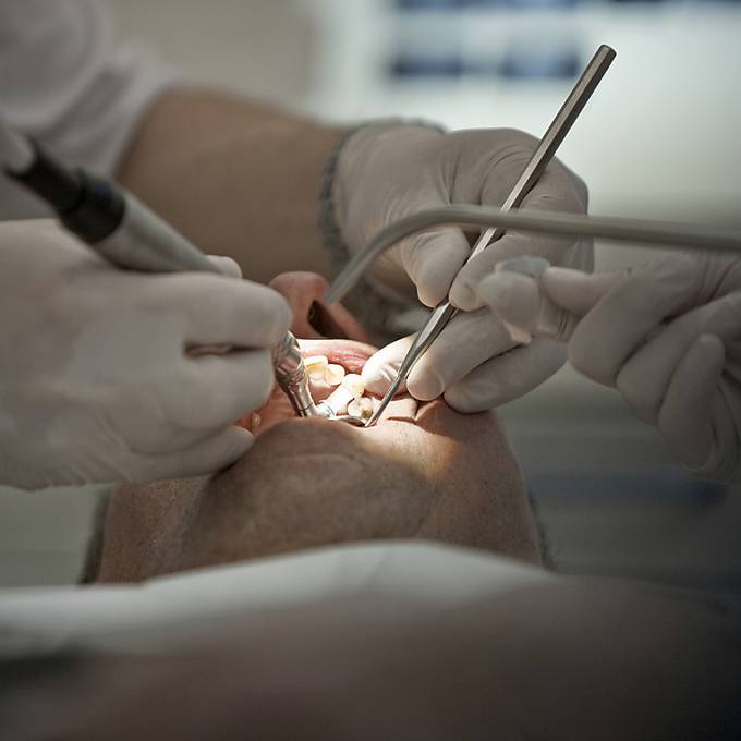 «Restrisiko ausschliessen»: Zahnarzt-Patienten sollen nach Praxisschliessung zum HIV-Test