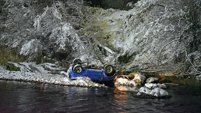 Autofahrer stirbt bei Hasle – Zahlreiche Unfälle wegen Schnee und Sommerreifen