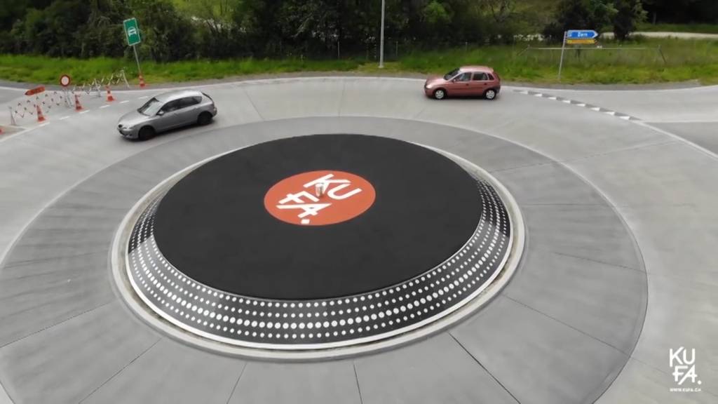 Verkehrs-Kreisel im Plattenspielerdesign wird zum Hit in Lyss