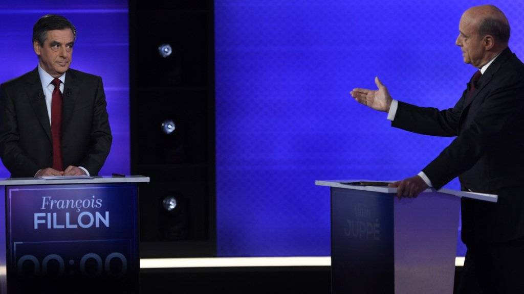 François Fillon (l.) und Alain Juppé beim TV-Duell am Donnerstagabend.