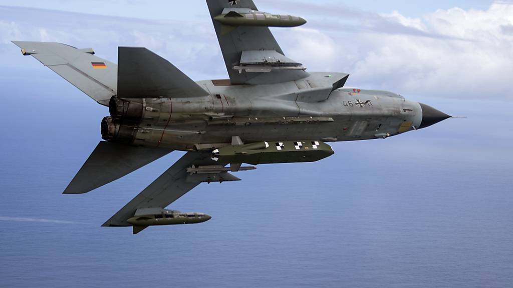 ARCHIV - Die deutsche Regierung will sich bei der Entscheidung über die Lieferung von Marschflugkörpern nicht drängen lassen. Foto: Andrea Bienert/Bundeswehr/dpa - ACHTUNG: Nur zur redaktionellen Verwendung und nur mit vollständiger Nennung des vorstehenden Credits