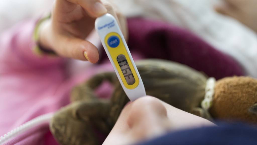 Viele Menschen in der Schweiz müssen die Weihnachtstage im Bett verbringen. Die Grippewelle ist weiter auf dem Vormarsch. (Themenbild)