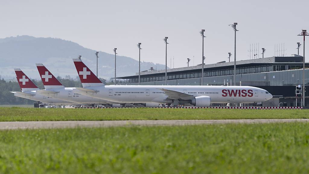 Die Fluggesellschaft Swiss führt für ihr fliegendes Personal eine Impfpflicht ein. Sie soll ab Mitte November gelten.(Archivbild)