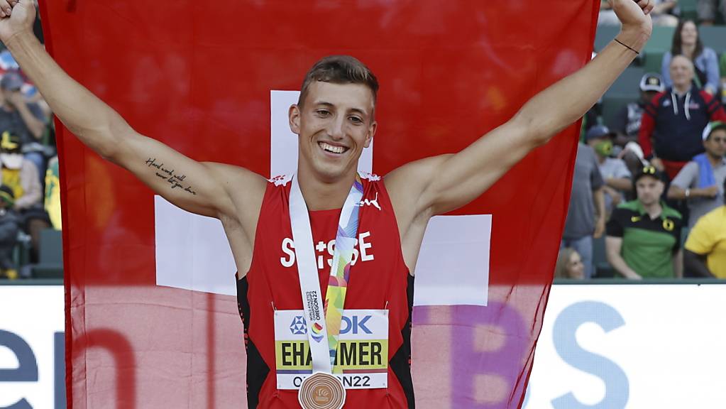 Geschafft! Mehrkämpfer Simon Ehammer gewinnt WM-Bronze im Weitsprung.