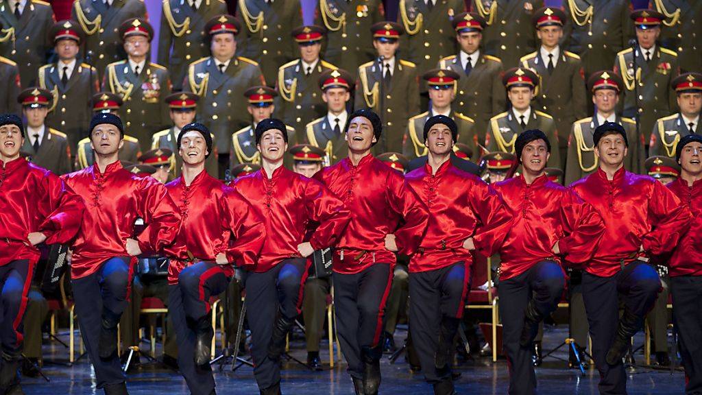 Mitglieder des Alexandrow-Ensembles am Donnerstag bei ihrem ersten Konzert seit dem Flugzeugunglück, das an Weihnachten 64 Chormitglieder das Leben kostete.