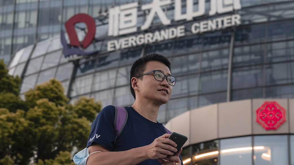 Eine Couponzahlung des zweitgrössten chinesischen Baukonzerns Evergrande hat am Mittwochmorgen die Märkte im Fernen Osten etwas beruhigt.