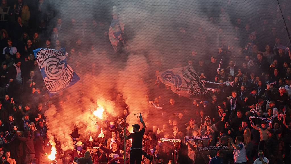 Beim Derby zwischen GC und FCZ ging es am 23. Oktober 2021 hoch zu und her - nach dem Schlusspfiff kam es zu einem Platzsturm der Zürcher Anhänger.