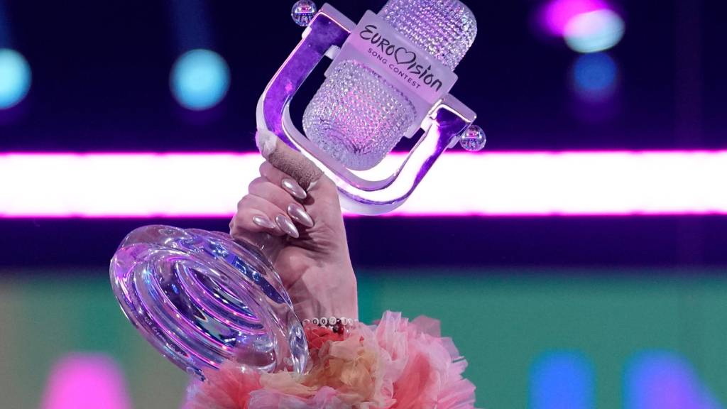 ARCHIV - Die Trophäe des Eurovision Song Contest. Foto: Martin Meissner/AP/dpa (Archivbild)