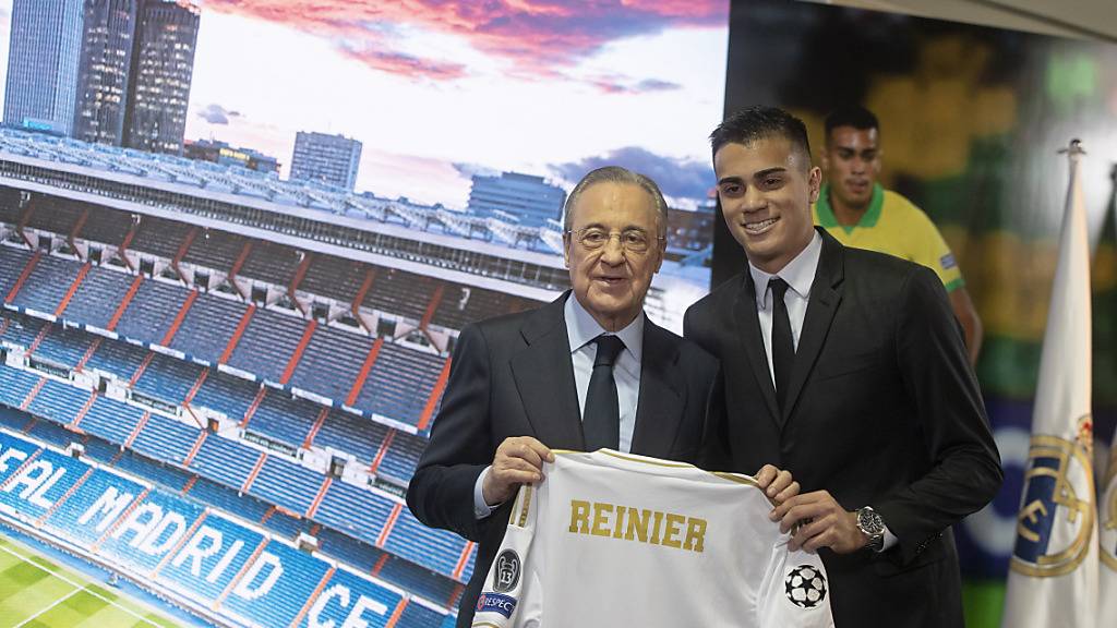 Real Madrid spielt in dieser Saison nicht mehr im Bernabeu-Stadion. Das gab Vereinspräsident Florentino Perez (links) bekannt