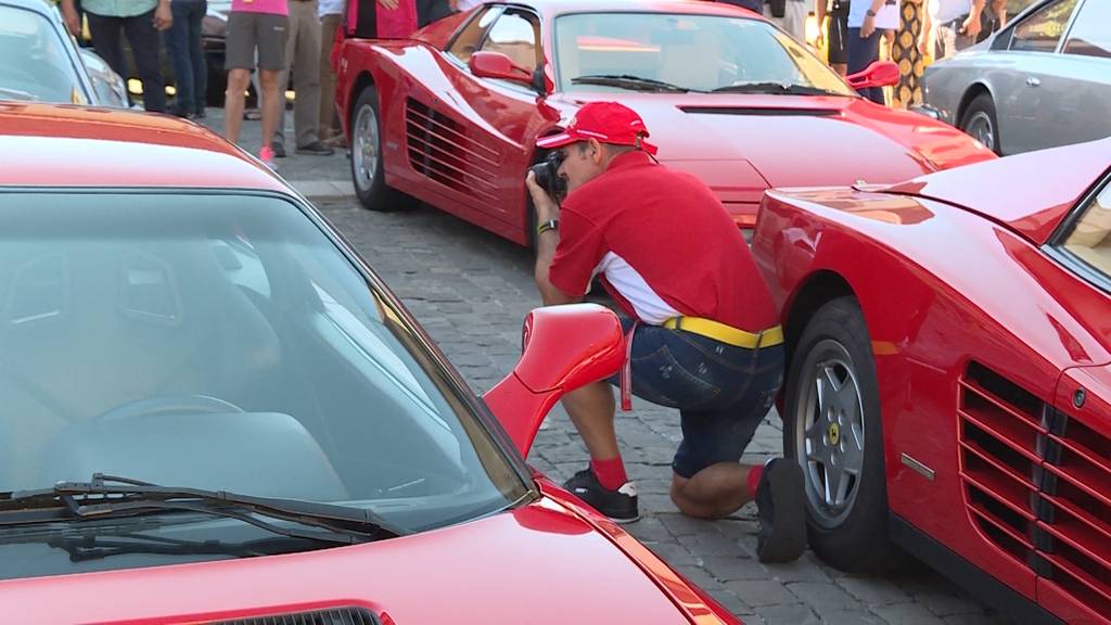 Faszination Ferrari: Aarberg BE leuchtete heute ganz in Rot und Gelb