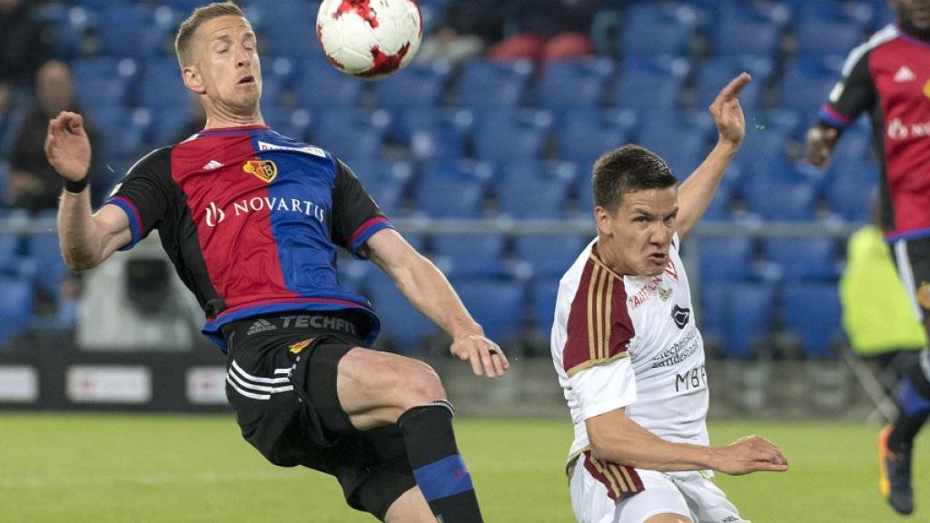 Vaduz forderte den FC Basel: Marc Janko (links) im Duell gegen Thomas Konrad