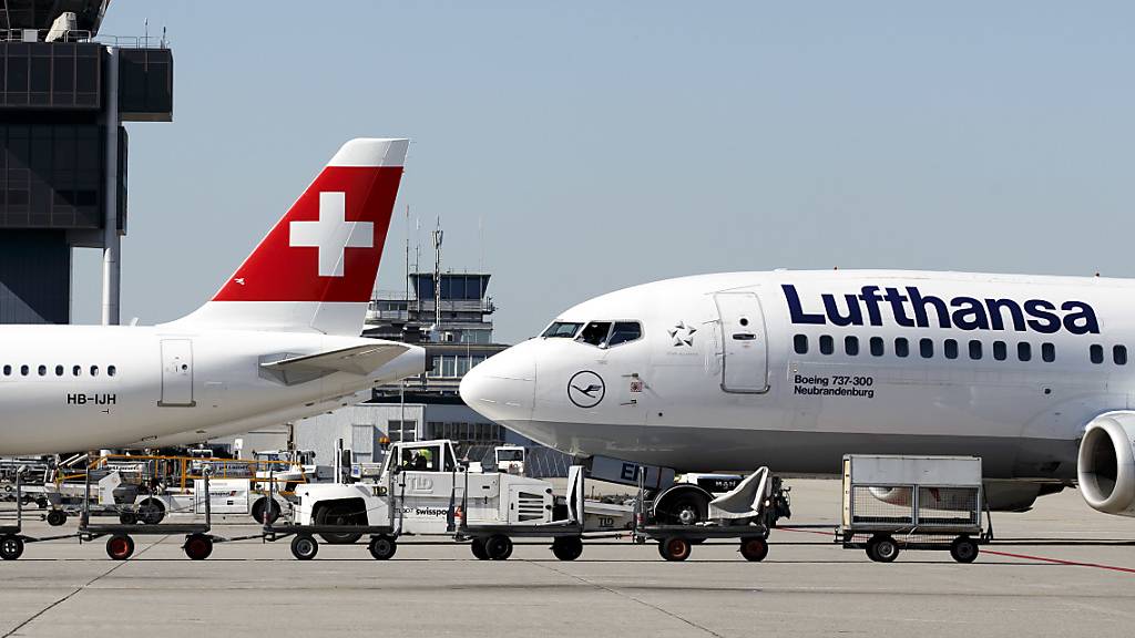 Die Lufthansa greift wegen des Buchungseinbruchs als Folge des Coronavirus zu drastischen Massnahmen. Sie kürzt die Flugkapazität in den nächsten Wochen um bis zu 50 Prozent. (Archiv)