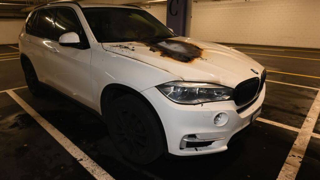Wieso das Auto brannte, wird von den Zuger Behörden abgeklärt.