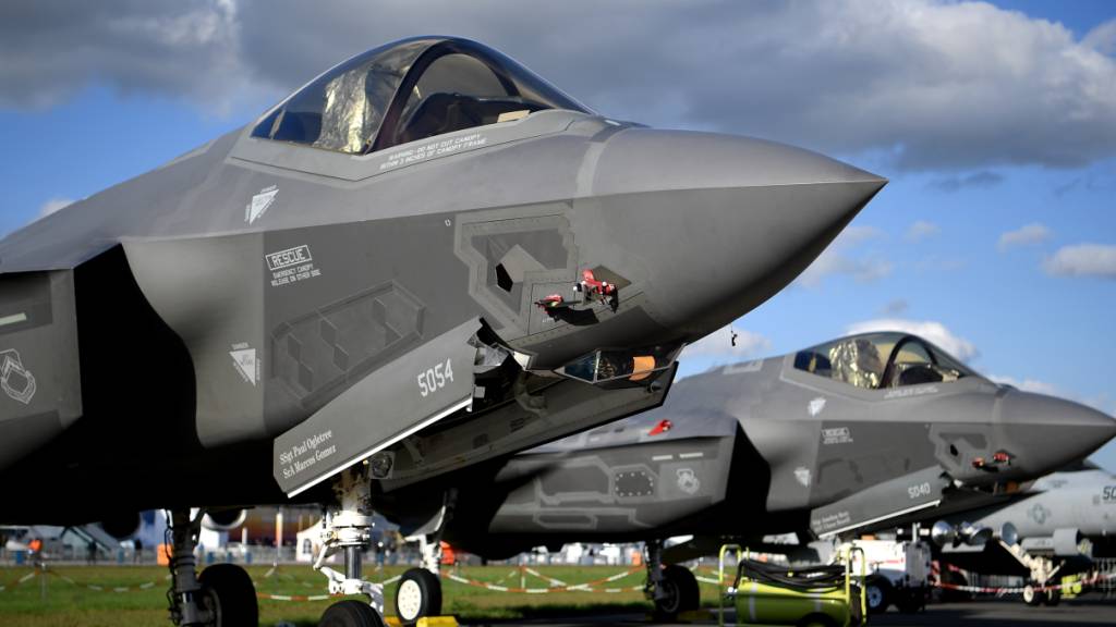 Die Finanzkontrolle rügt in einem Bericht den Umgang mit dem Kredit für die Vorarbeiten für die Lieferung neuer F-35 Kampfjets in der Schweiz. (Archivbild)