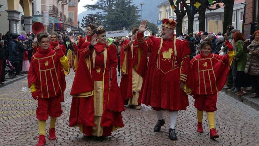 Die Tessiner Fasnacht «Rabadan» in Bellinzona war ein Erfolg. Das Narrenfest konnte 13 Prozent mehr Besucher als im Vorjahr verzeichnen.