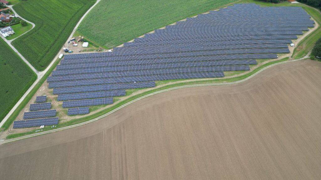 Der Berner Energiekonzern BKW bezieht zehn Jahre lang Solarstrom zu einem festgelegten Preis aus einem Kraftwerk im bayerischen Kraiburg.