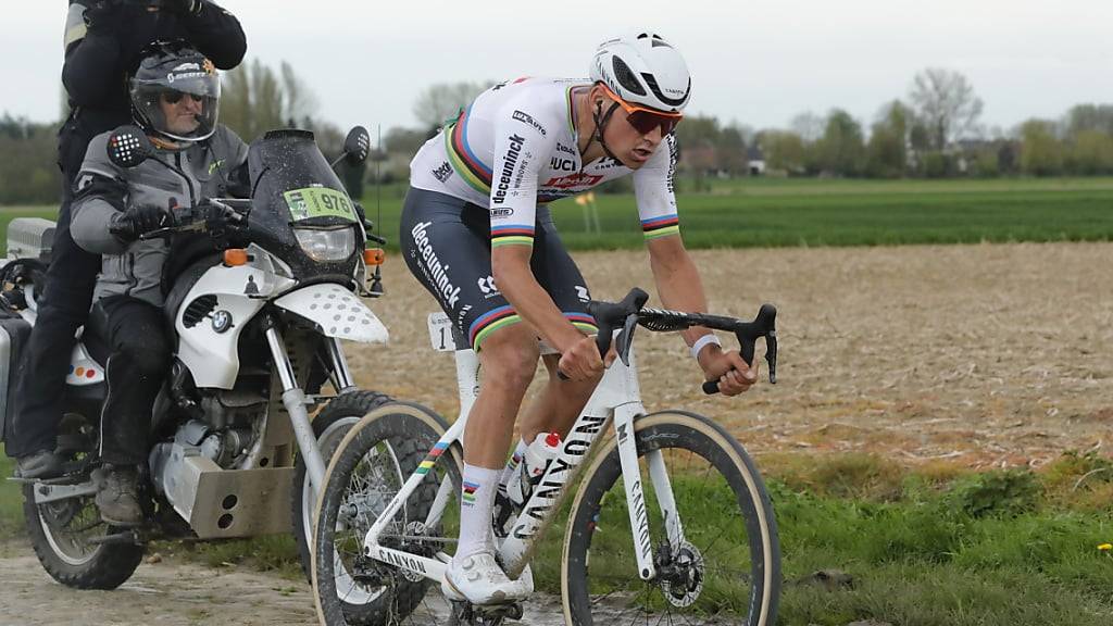 Mathieu van der Poel war auch bei Paris - Roubaix eine Klasse für sich