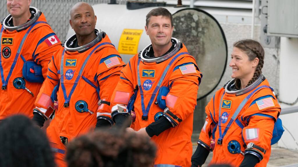 Die Astronauten der Artemis-II-Mission - Jeremy Hansen, Victor Glover, Reid Wiseman und Christina Koch - vor dem geplanten Start am Kennedy Space Center in Cape Canaveral.