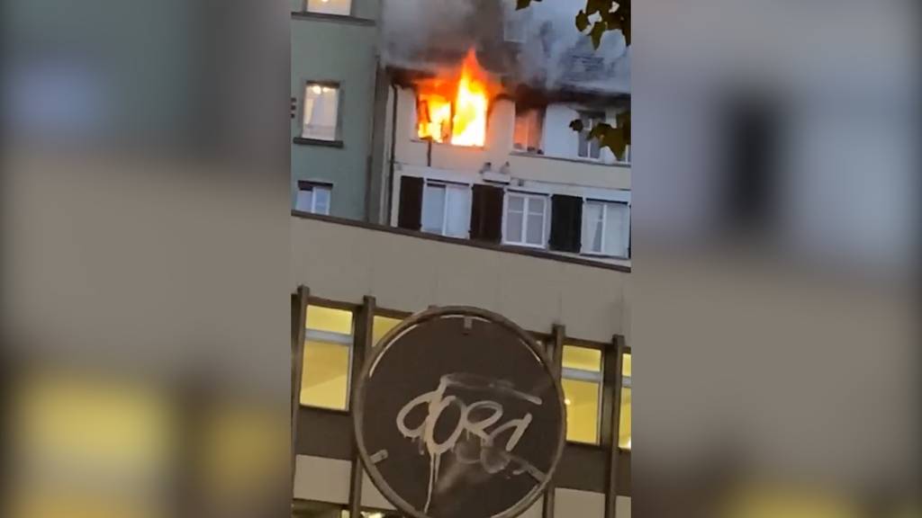 Dachstockbrand in St.Gallen verursacht Feuerwehr-Grossaufgebot