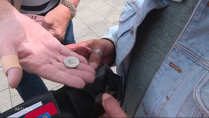 Wechselgeld-Trick: So schnell sind Passanten ihr Geld los