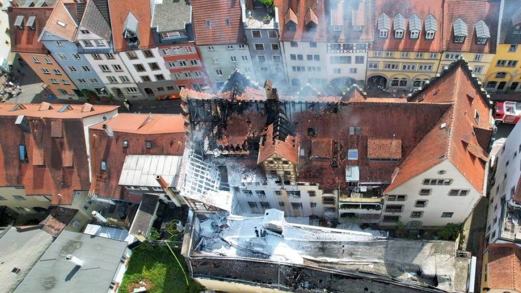 Luftaufnahme der Konstanzer Altstadt einen Tag nach dem Brand,