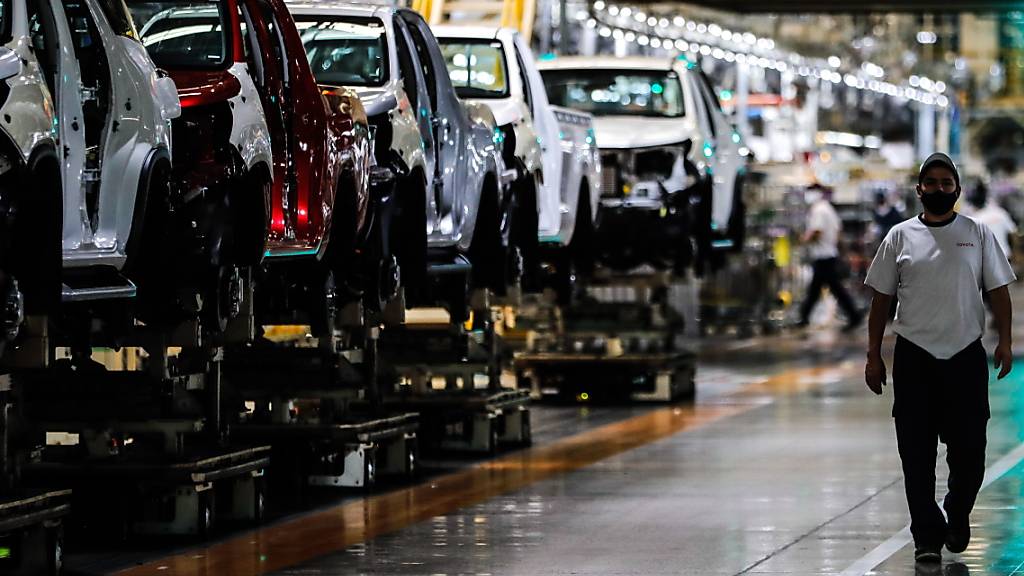 Der Halbleitermangel macht Autobauern wie Toyota zu schaffen. Die Japaner haben das Produktionsziel für das bis Ende März laufende Geschäftsjahr gekappt.(Archivbild)